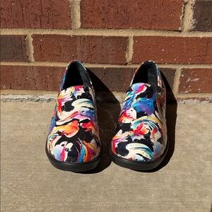 Savvy Multicolor Abstract Slip-Ons